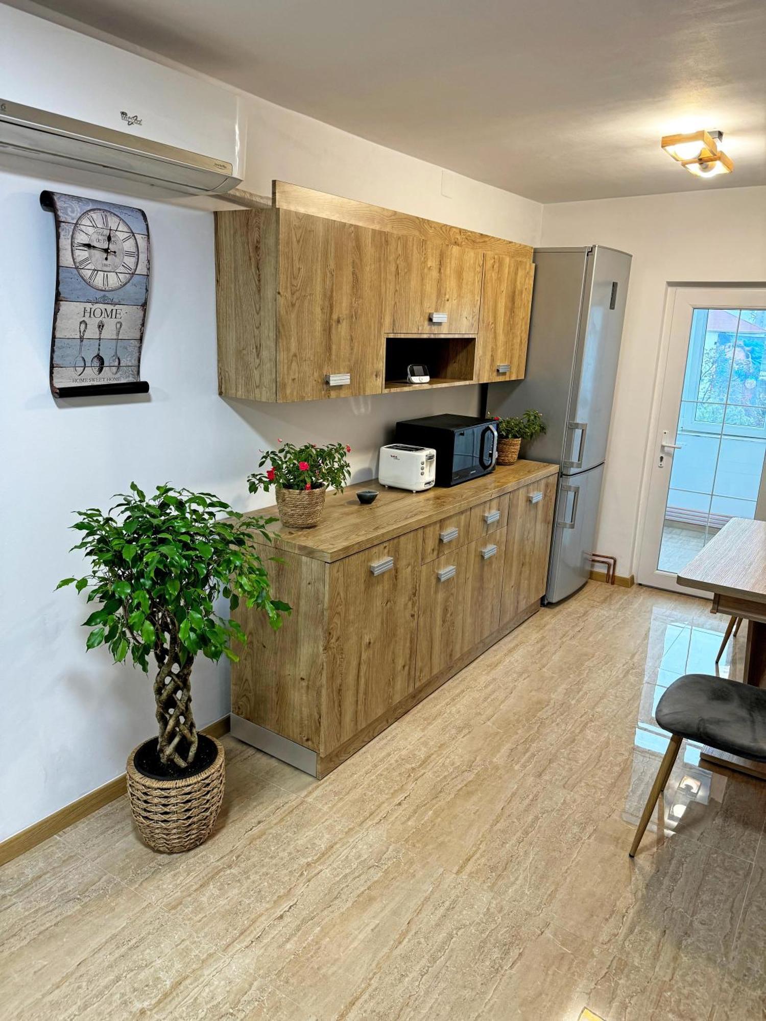 Ultracentral Apartment Târgu Jiu Екстериор снимка