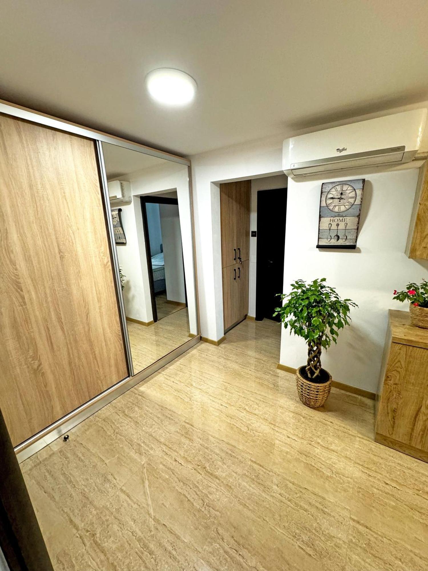 Ultracentral Apartment Târgu Jiu Екстериор снимка